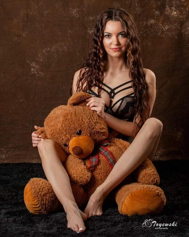 Angelika Żmijewska kusi w bieliźnie! Gorące zdjęcia popularnej wokalistki disco polo stały się hitem Internetu!
