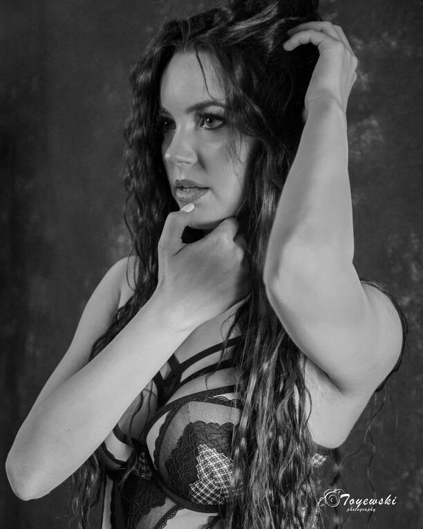 Angelika Żmijewska kusi w bieliźnie! Gorące zdjęcia popularnej wokalistki disco polo stały się hitem Internetu!
