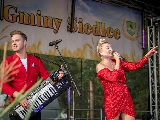 To najlepiej ubrana gwiazda disco polo?! Magda Narożna wzbudza podziw na scenie [FOTO]