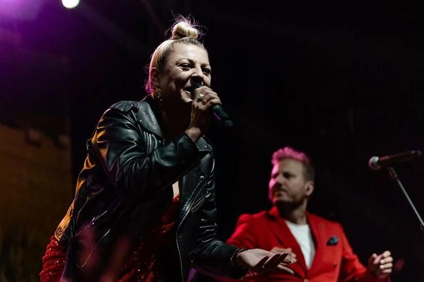 To najlepiej ubrana gwiazda disco polo?! Magda Narożna wzbudza podziw na scenie [FOTO]