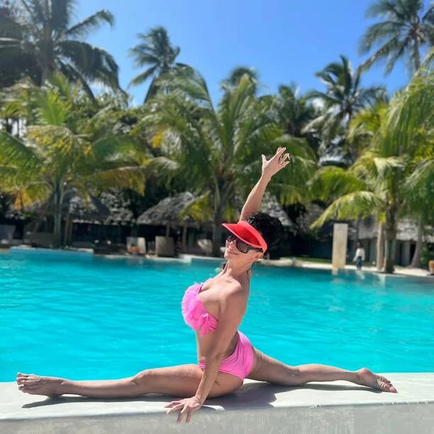 Znana wokalistka disco polo zrobiła szpagat w skąpym bikini! Co za WIDOKI! Fani „jesteś pięknem (..)kwiatem lotusu„