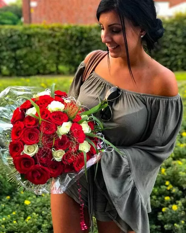 Szlagierowa wokalistka zachwyca swoim pięknem! Wygląda jak milion dolarów!