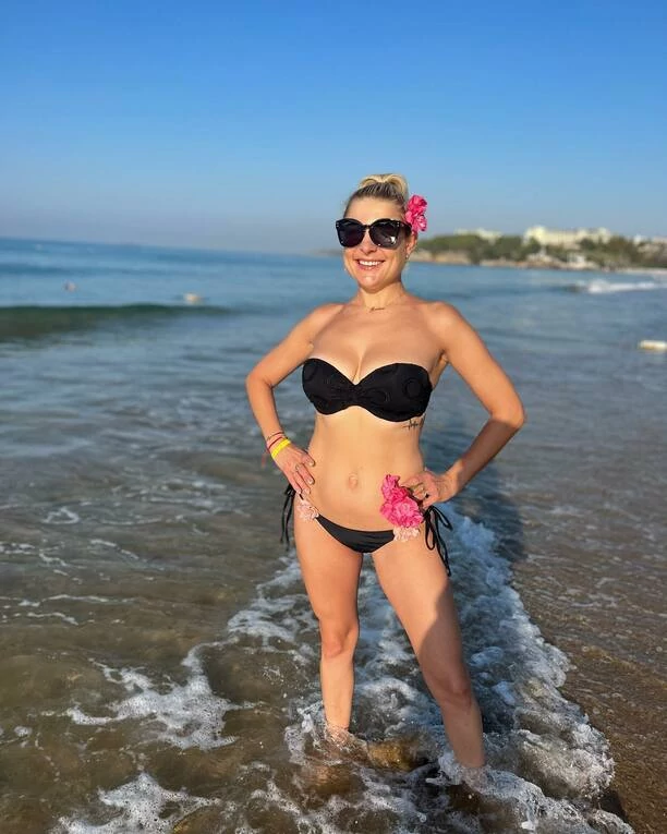 Magda Narożna nago?! Gwiazda disco polo zachwyca kształtami! Fani „po prostu Afrodyta„ To najpiękniejsza kobieta w branży?