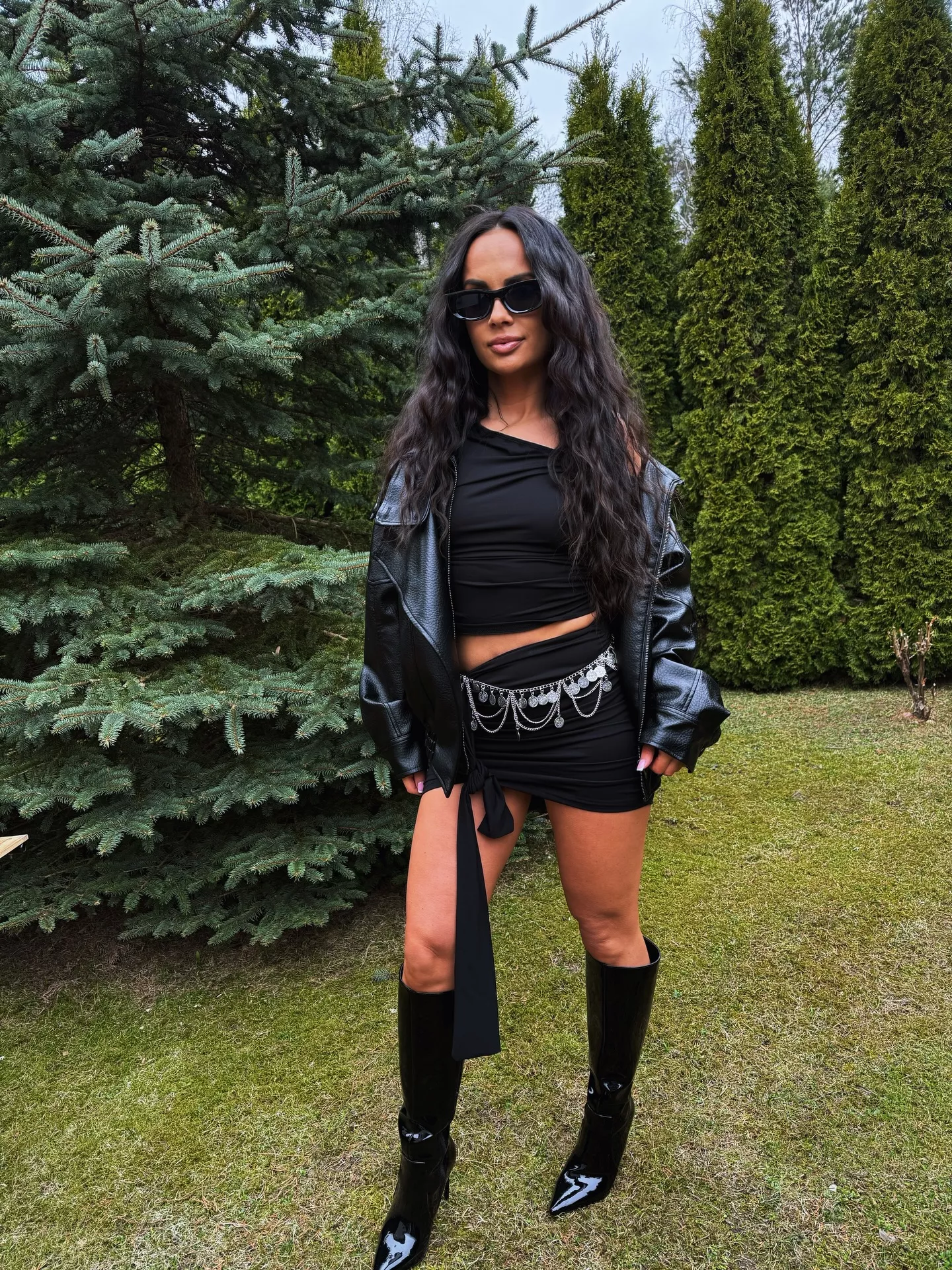 Milena Grzywacz w krótkiej stylizacji i wysokich kozakach. Wokalistka Dziewczyny wygląda obłędnie!