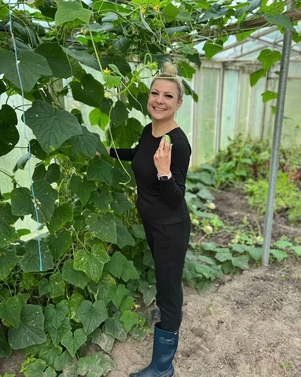 Magda Narożna Piękni i Młodzi w kaloszach! W takim wydaniu królowej disco polo jeszcze nie widzieliście!