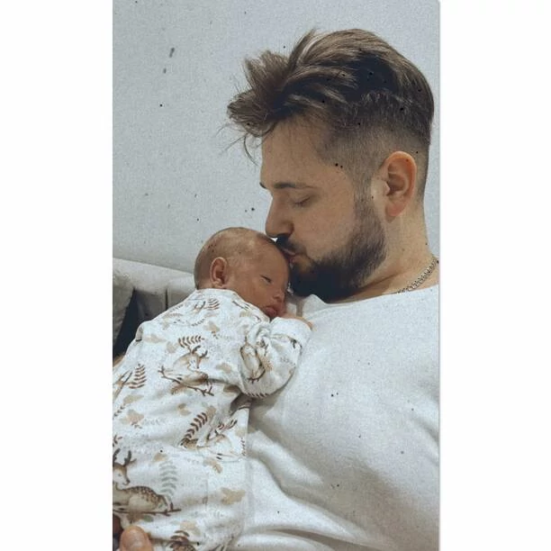 Piotr Koczocik - Joker pokazał swojego synka! Malutki Filipek rośnie jak na drożdżach