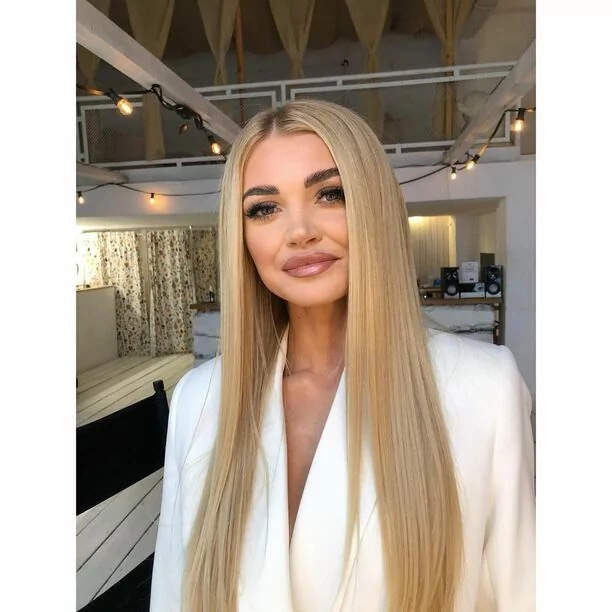 Gwiazda disco polo zachwyca! Czy ona ma na sobie TYLKO marynarkę?!