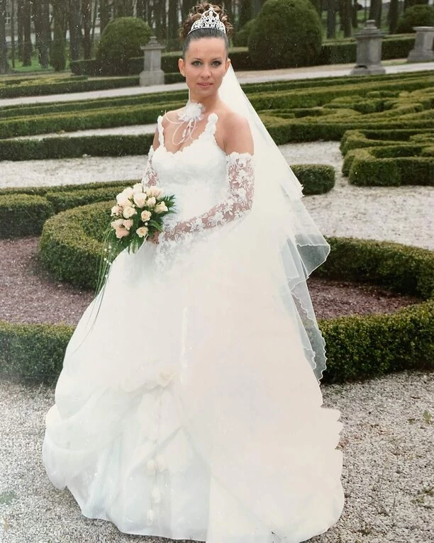 Znana wokalistka disco polo ze wzruszeniem wspomina ślub! Gwiazda pokazała zdjęcie w sukni ślubnej, którą sama zaprojektowała! | FOTO 