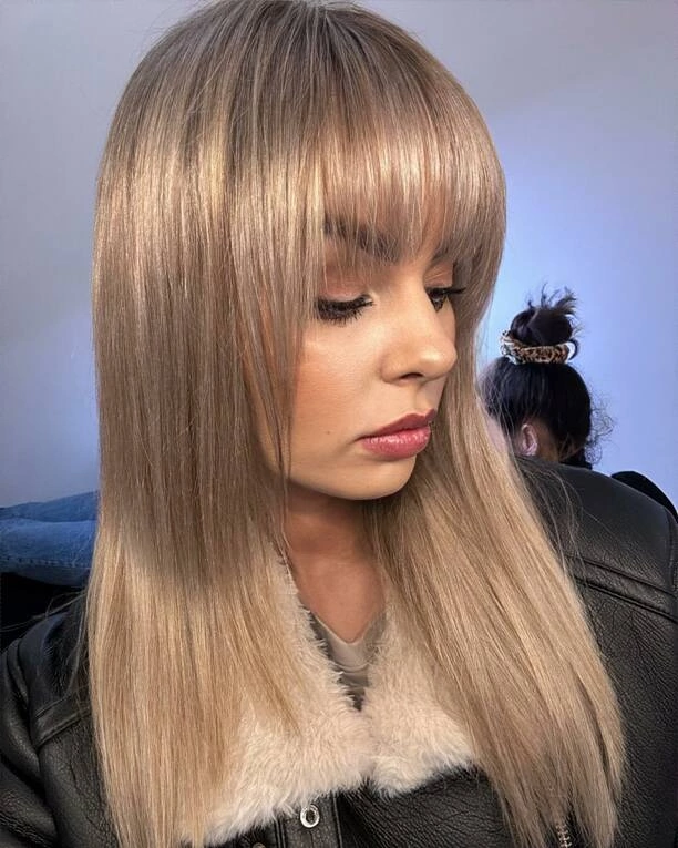 Paula Karpowicz z grzywką