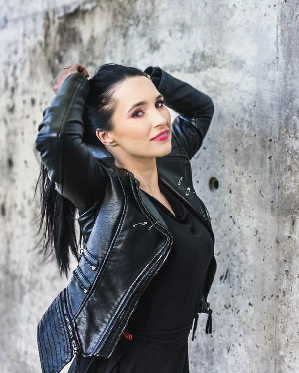 MEGA gorąca sesja Emilki z Daj To Głośniej! Zmysłowe zdjęcia gwiazdy disco polo robią wrażenie!