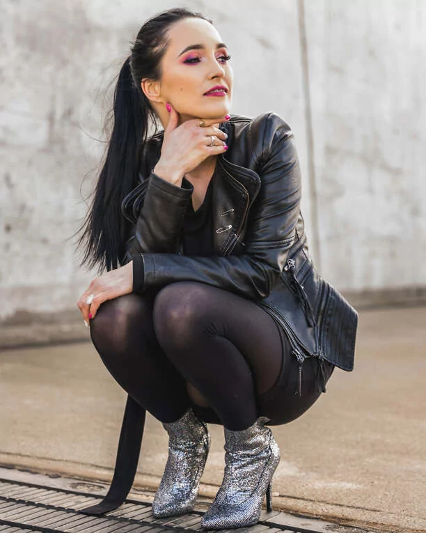 MEGA gorąca sesja Emilki z Daj To Głośniej! Zmysłowe zdjęcia gwiazdy disco polo robią wrażenie!