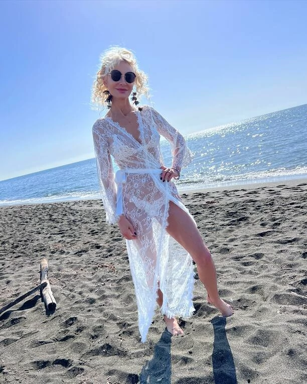 Opadną Wam szczęki! Uwielbiana wokalistka disco polo odsłoniła NAGIE ciało?! Fani „syreny podobno nie istnieją„ 