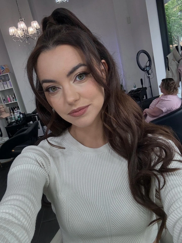 Co za zmiana! Angelika Żmijewska Topky zaskoczyła zmianą wizerunku! Co się stało z długimi włosami znanej gwiazdy disco polo?! 