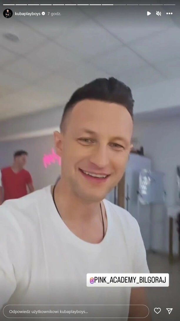 Stało się! Piękni i Młodzi Magdalena Narożna oraz Playboys z nowością: Potężne połączenie w nowym teledysku! Przebiją „Wyśmienicie„?!