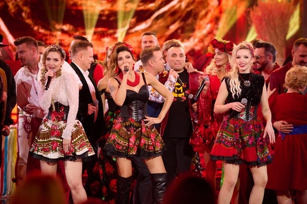 Sylwestrowa gorączka z Disco Polo: Podwójna dawka muzyki na antenach Polo TV i Disco Polo Music! Co oglądać 31 grudnia? 