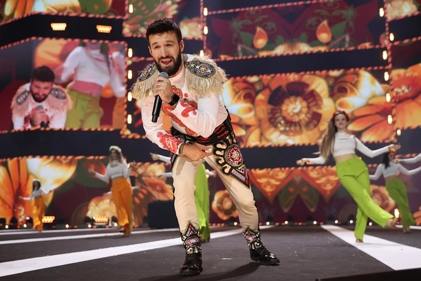 Sylwestrowa gorączka z Disco Polo: Podwójna dawka muzyki na antenach Polo TV i Disco Polo Music! Co oglądać 31 grudnia? 