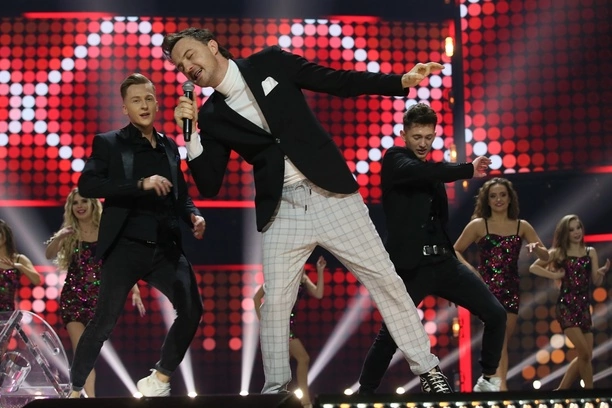 Sylwestrowa gorączka z Disco Polo: Podwójna dawka muzyki na antenach Polo TV i Disco Polo Music! Co oglądać 31 grudnia? 