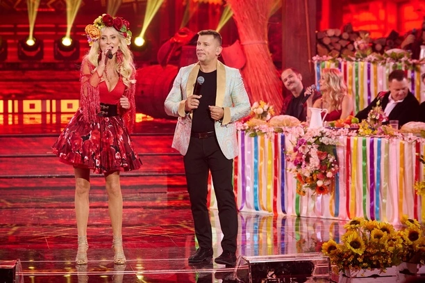 Sylwestrowa gorączka z Disco Polo: Podwójna dawka muzyki na antenach Polo TV i Disco Polo Music! Co oglądać 31 grudnia? 