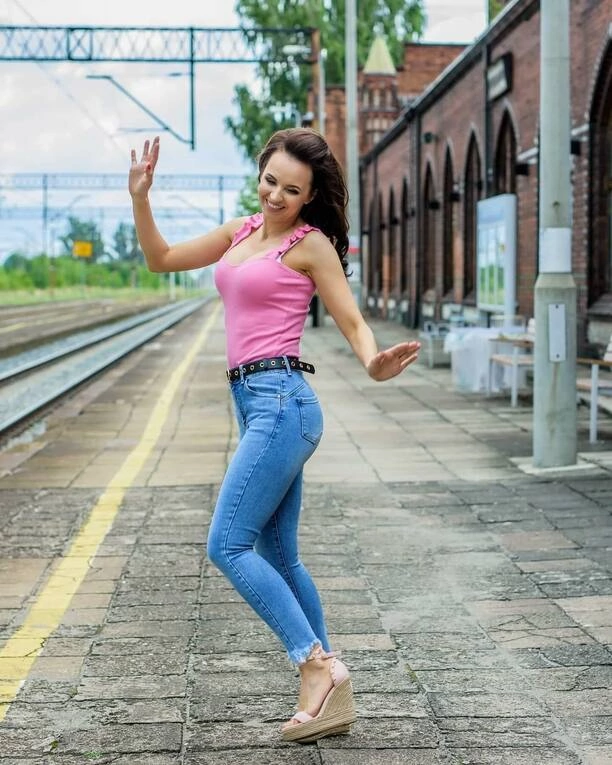 Czadowa Mamuśka rozpala zmysły: Pikantne fotki Kariny Malinowskiej podbijają świat disco polo

