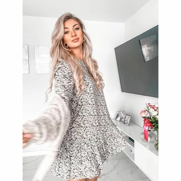 Uwielbiana wokalistka disco polo podbija sieć jesienną stylizacją! Uwagę fanów zwracają zgrabne nogi Małgosi - Camasutra