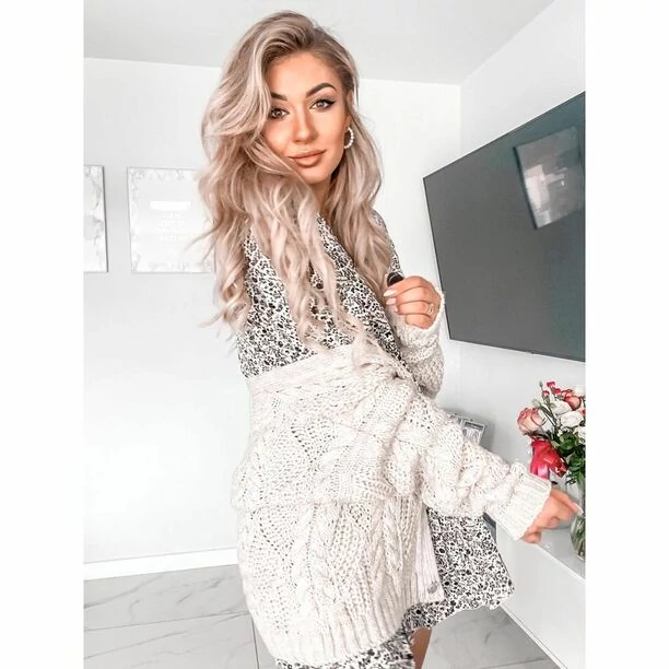 Uwielbiana wokalistka disco polo podbija sieć jesienną stylizacją! Uwagę fanów zwracają zgrabne nogi Małgosi - Camasutra