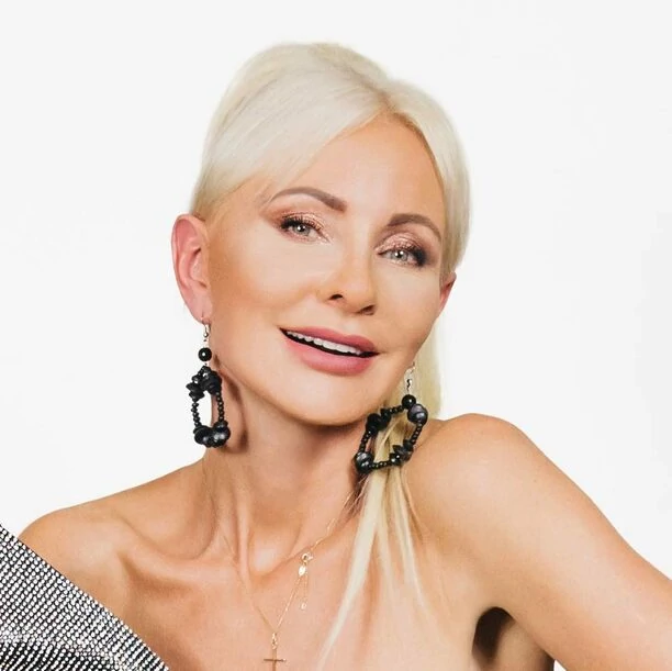 Elwira Mejk kusi wyjątkową stylizacją! Uwagę zwracają zgrabne nogi gwiazdy disco polo!