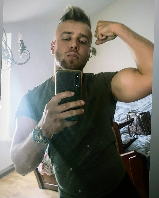 Popularny wokalista disco polo rozgrzał swoje fanki! Gorące komentarze pod zdjęciem!