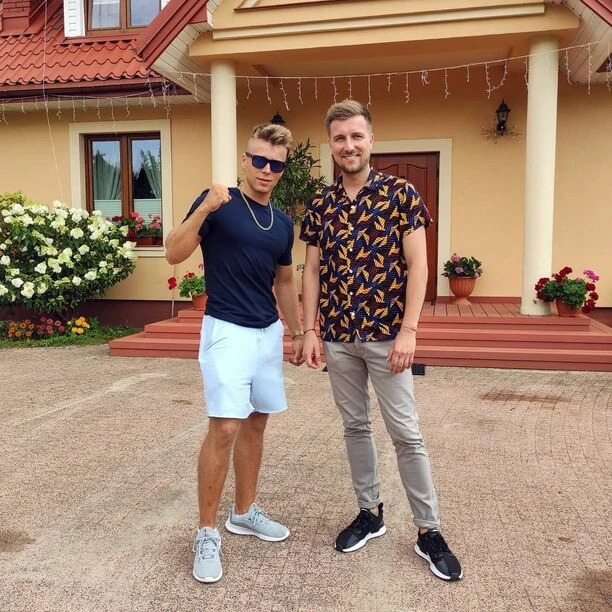 Popularny wokalista disco polo rozgrzał swoje fanki! Gorące komentarze pod zdjęciem!