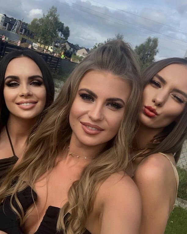 Prześliczne wokalistki z zespołu Szpilki zachwycają swoimi ciałami i stylizacjami! Artystki disco polo wyglądają jak królowe balu?! 