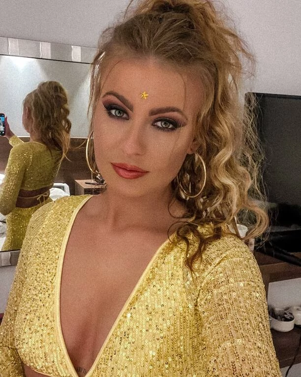 Marlena Sztando z zespołu disco polo - Szpilki odważnie odsłoniła biust! Gorące kadry rozpalają zmysły!