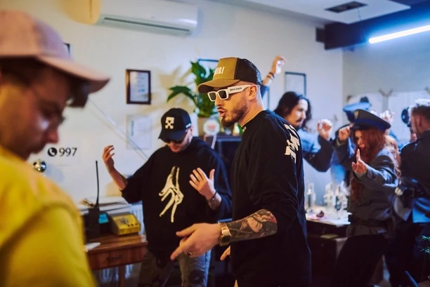 Łobuzy mają ogromne problemy z Policją! Jednego z członków zespołu disco polo zakuto w kajdanki!