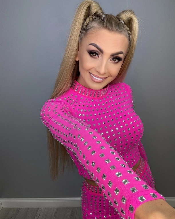 Joanna Narożna niczym różowa landrynka! Zjawiskowa stylizacja gwiazdy disco polo
