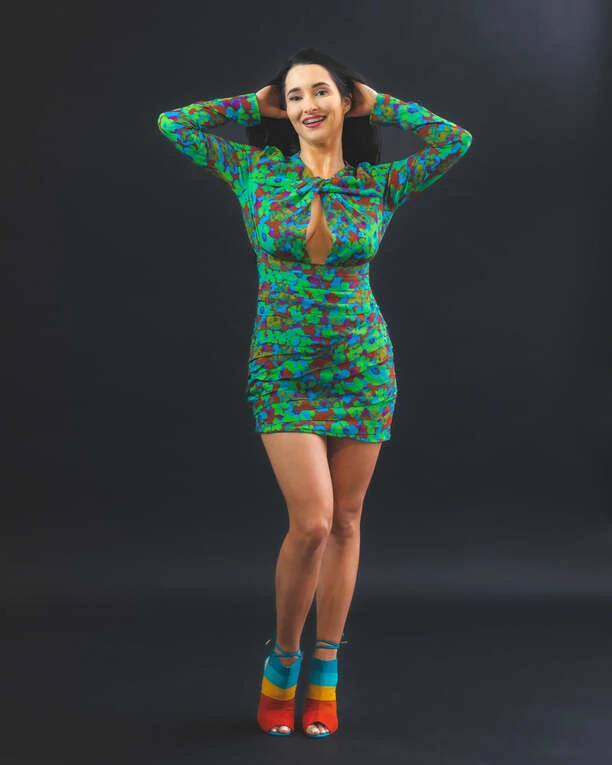 Emilia Sanecka z formacji Daj To Głośniej pozuje bez stanika! Popularna wokalistka disco polo poczuła wiosnę i odsłoniła biust! 