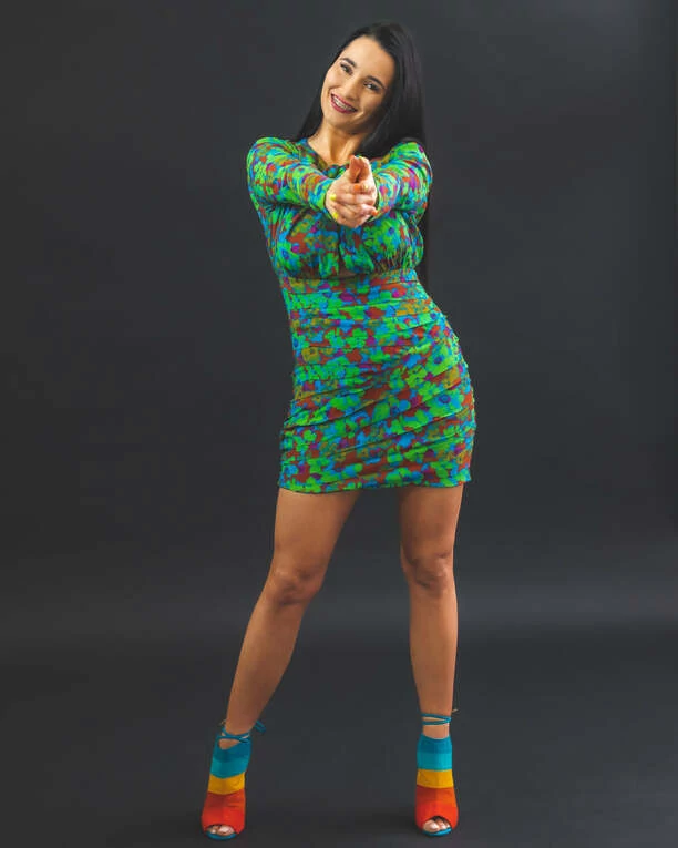 Emilia Sanecka z formacji Daj To Głośniej pozuje bez stanika! Popularna wokalistka disco polo poczuła wiosnę i odsłoniła biust! 