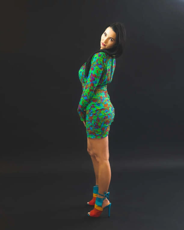 Emilia Sanecka z formacji Daj To Głośniej pozuje bez stanika! Popularna wokalistka disco polo poczuła wiosnę i odsłoniła biust! 