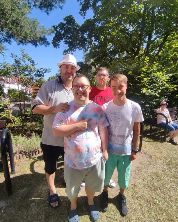 Marcin Miller Boys z wizytą w Domu Pomocy Społecznej w Kołobrzegu! Gwiazdor disco polo pokazał wielkie serce [Zdjęcia]