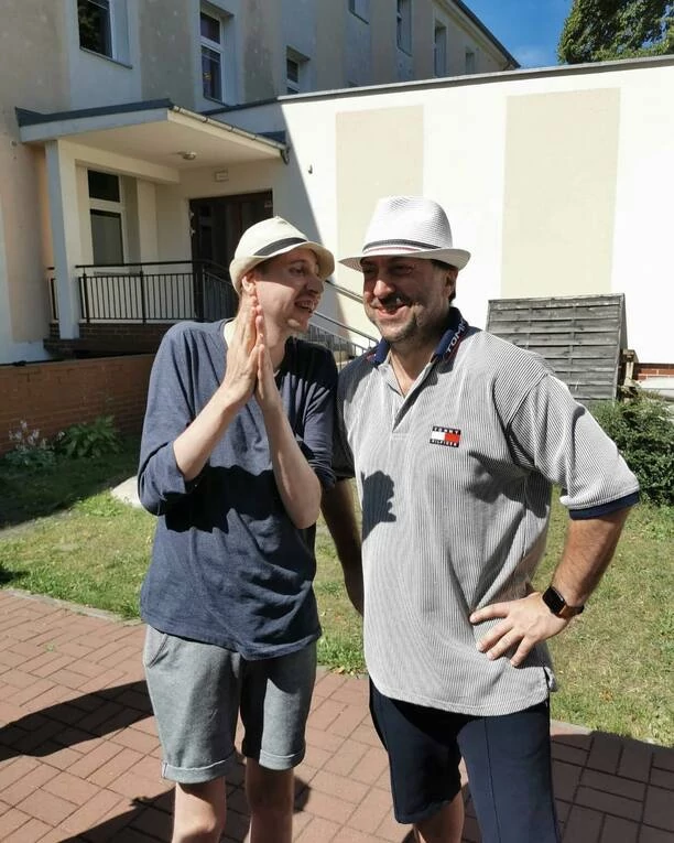 Marcin Miller Boys z wizytą w Domu Pomocy Społecznej w Kołobrzegu! Gwiazdor disco polo pokazał wielkie serce [Zdjęcia]