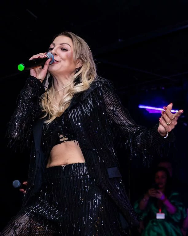 Magda Narożna Piękni i Młodzi szokuje stylizacją - odsłoniła za dużo? Gwiazda disco polo nie boi się eksperymentować z modą! 