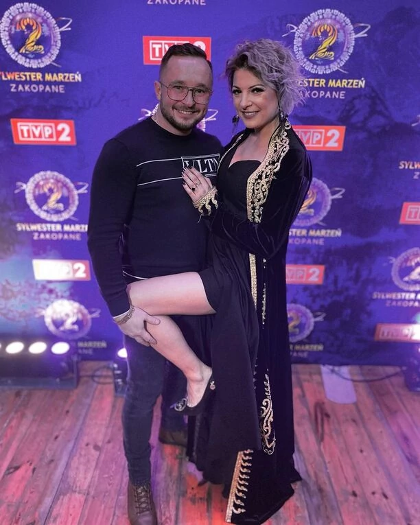 Magdalena Narożna - Piękni i Młodzi błyszczy na ściance ze swoim ukochanym! To najgorętsza para w branży disco polo?! 