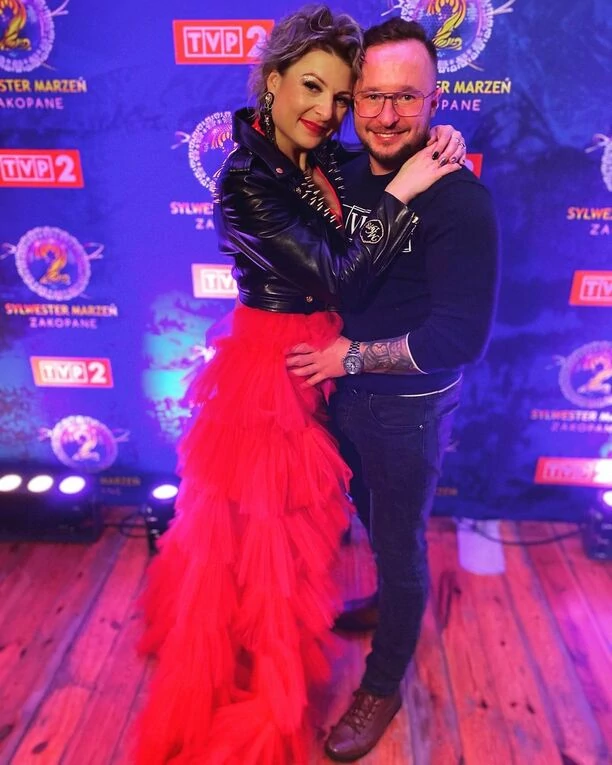 Magdalena Narożna - Piękni i Młodzi błyszczy na ściance ze swoim ukochanym! To najgorętsza para w branży disco polo?! 