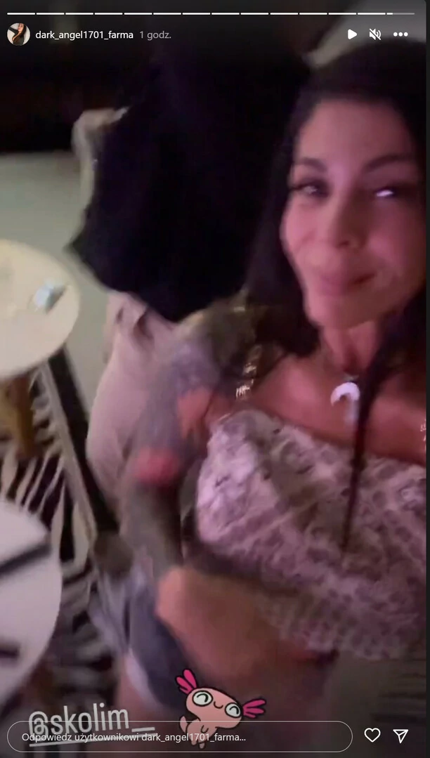 Nie do wiary! Monika Idzikowska znana z programu FARMA rozgrzewa internet swoim gorącym tańcem do przeboju Skolima!