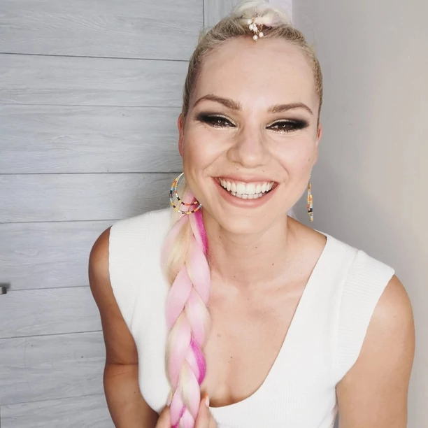 Głęboki dekolt gwiazdy disco polo! Sylwia Morcinek Weź nie pytaj - zaskakuje stylizacją w klubie!