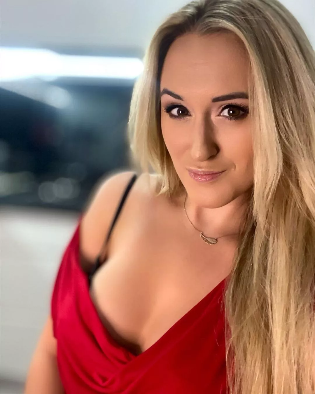 Znana gwiazda disco polo odsłoniła biust! Fani na widok wokalistki wstrzymali oddech!