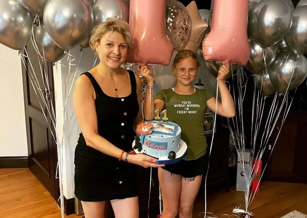 Magdalena Narożna (Piękni i Młodzi) świętuje urodziny córki! Gwiazda zorganizowała dla Niej wspaniałe przyjęcie z wielkim tortem i balonami! 