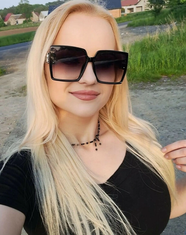 Ela Kliś wokalistka Piękni i Młodzi zachwyca w sieci! Zobaczcie jak prezentuje się artystka disco polo na nowych zdjęciach!