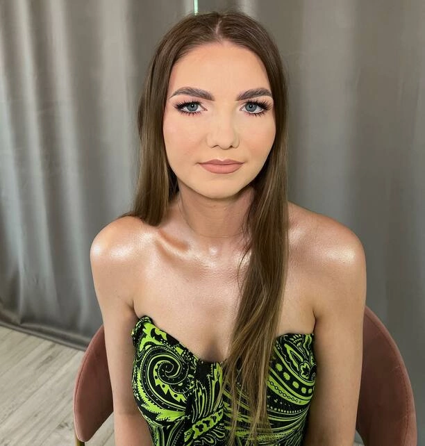 Odkryj niesamowitą urodę i talent nowej gwiazdy Disco Polo - Zobacz, jak Miła Pani pięknie wygląda!