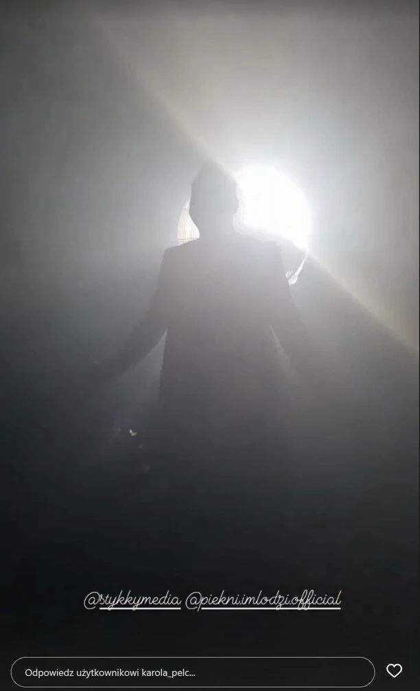 SZOK! MAGDA NAROŻNA Piękni i Młodzi ścięła włosy i przefarbowała je na różowo?! To zdjęcie zdradza wszystko! 