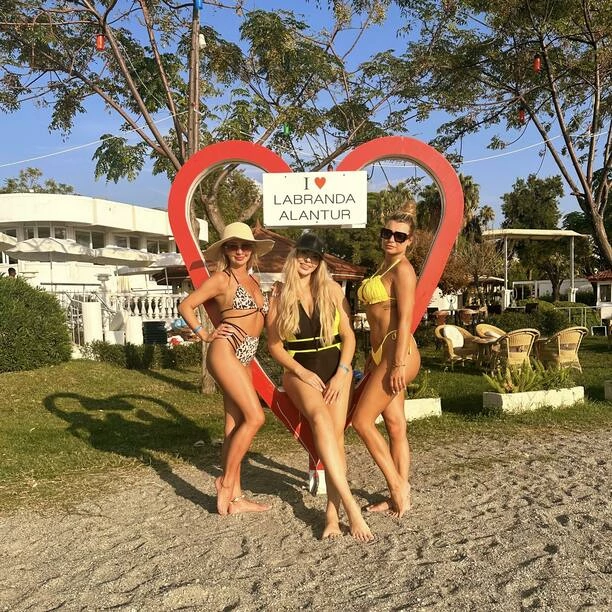 Paula Karpowicz-Zimecka w blasku tureckiego słońca - wakacyjne chwile gwiazdy disco polo

