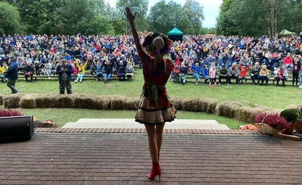 Tłumy na dożynkowym koncercie zespołu Mejk! Gwiazdorzy disco polo doprowadzili publiczność do szaleństwa! 