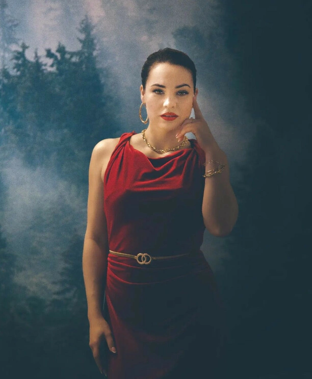 Sylwia Morcinek z Weź nie pytaj olśniewa w czerwieni: Ekskluzywna sesja fotograficzna! | ZDJĘCIA

